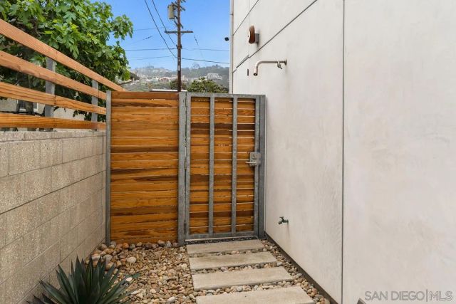 8001 Calle De La Plata, La Jolla, CA 92037