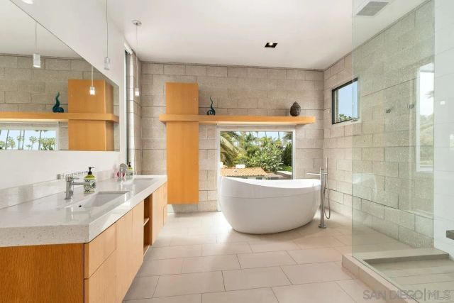 8001 Calle De La Plata, La Jolla, CA 92037