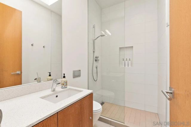 8001 Calle De La Plata, La Jolla, CA 92037