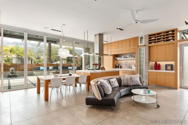 8001 Calle De La Plata, La Jolla, CA 92037