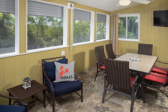 67 Newport Rd, Hull, MA 02045