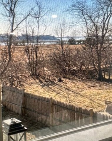 67 Newport Rd, Hull, MA 02045