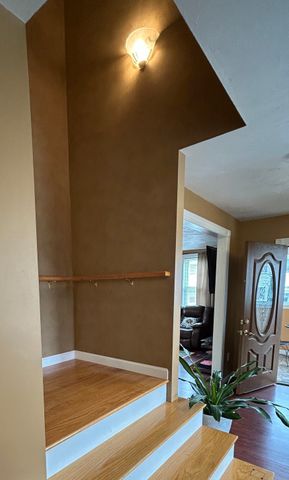 67 Newport Rd, Hull, MA 02045