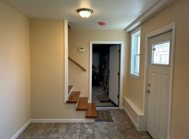 67 Newport Rd, Hull, MA 02045