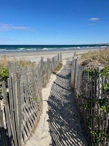 67 Newport Rd, Hull, MA 02045