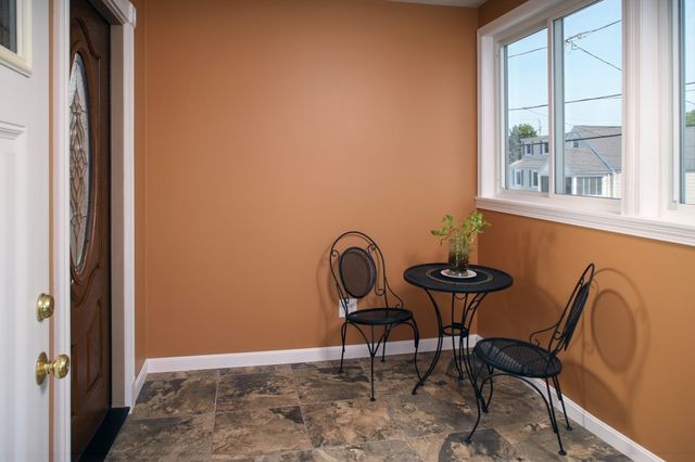 67 Newport Rd, Hull, MA 02045