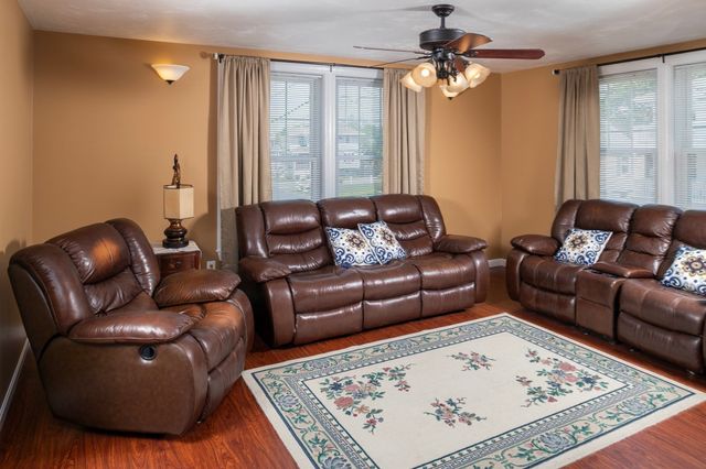 67 Newport Rd, Hull, MA 02045