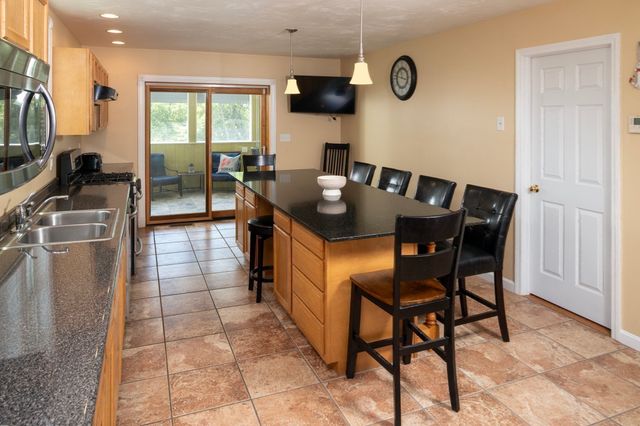 67 Newport Rd, Hull, MA 02045