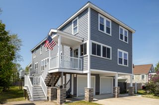 67 Newport Rd, Hull, MA 02045