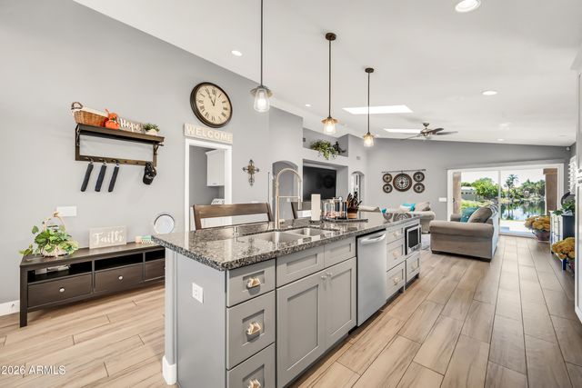 1401 W BLUE RIDGE Court, Chandler, AZ 85248
