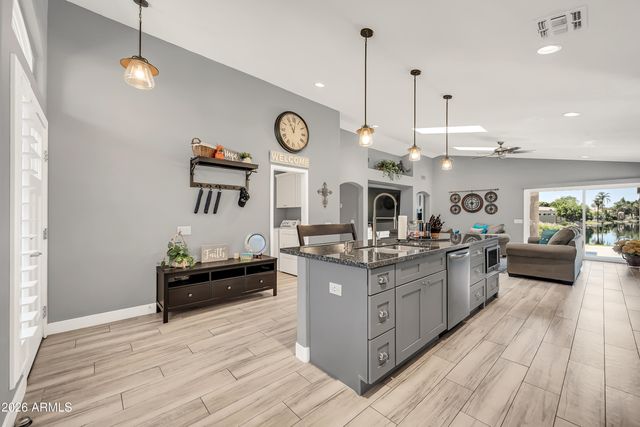 1401 W BLUE RIDGE Court, Chandler, AZ 85248