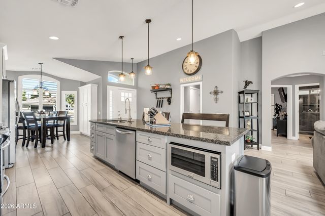 1401 W BLUE RIDGE Court, Chandler, AZ 85248
