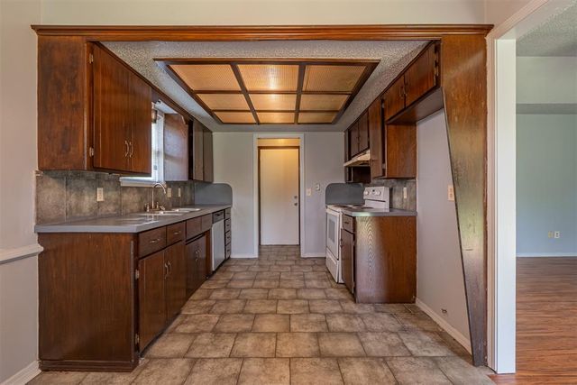 521 Gray Fox Run, Edmond, OK 73003
