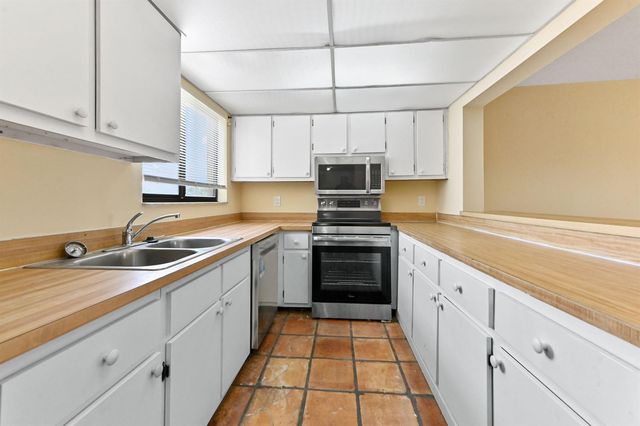 2820 Tennis Club Drive 401, West Palm Beach, FL 33417