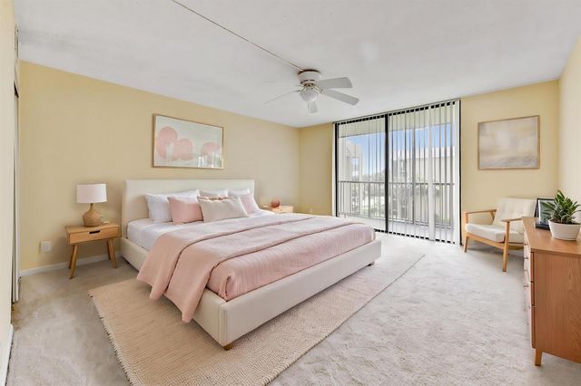2820 Tennis Club Drive 401, West Palm Beach, FL 33417