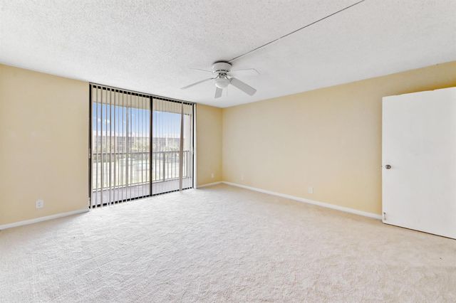 2820 Tennis Club Drive 401, West Palm Beach, FL 33417