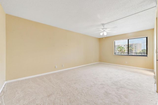 2820 Tennis Club Drive 401, West Palm Beach, FL 33417
