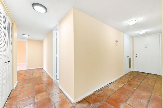 2820 Tennis Club Drive 401, West Palm Beach, FL 33417