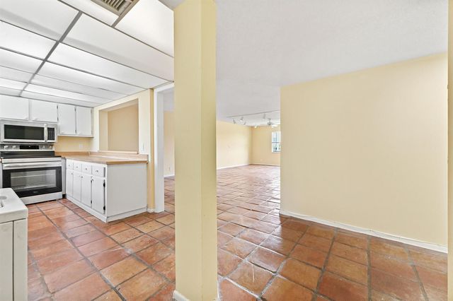 2820 Tennis Club Drive 401, West Palm Beach, FL 33417