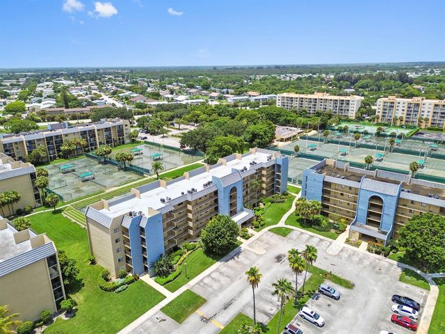 2820 Tennis Club Drive 401, West Palm Beach, FL 33417