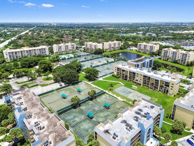 2820 Tennis Club Drive 401, West Palm Beach, FL 33417