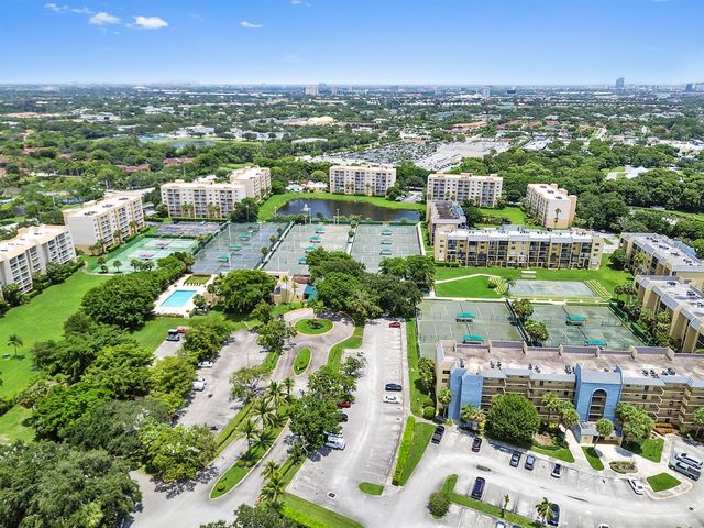 2820 Tennis Club Drive 401, West Palm Beach, FL 33417