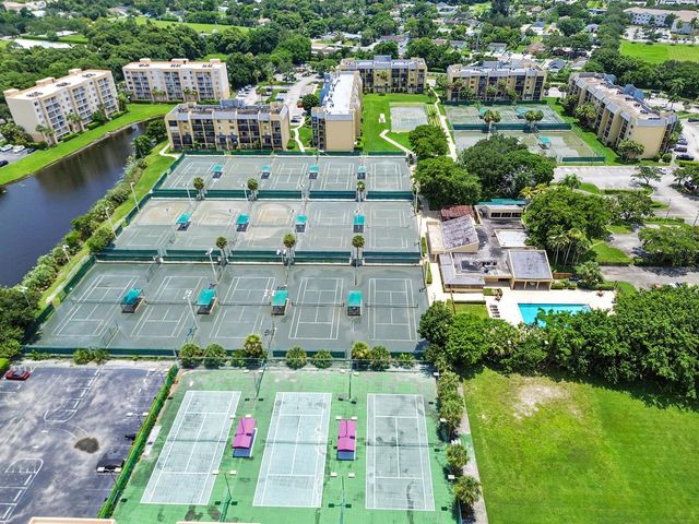2820 Tennis Club Drive 401, West Palm Beach, FL 33417