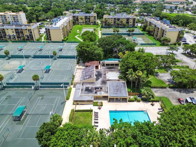 2820 Tennis Club Drive 401, West Palm Beach, FL 33417
