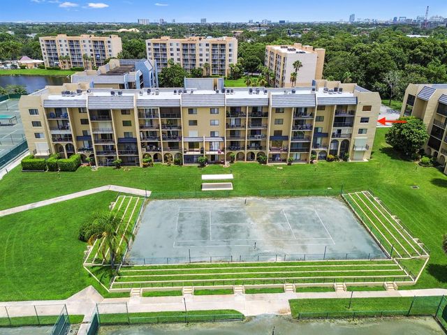 2820 Tennis Club Drive 401, West Palm Beach, FL 33417