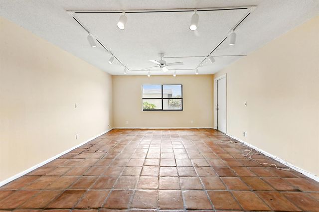 2820 Tennis Club Drive 401, West Palm Beach, FL 33417