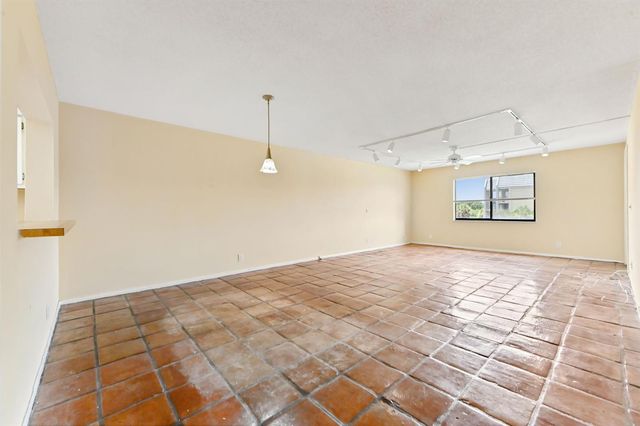 2820 Tennis Club Drive 401, West Palm Beach, FL 33417