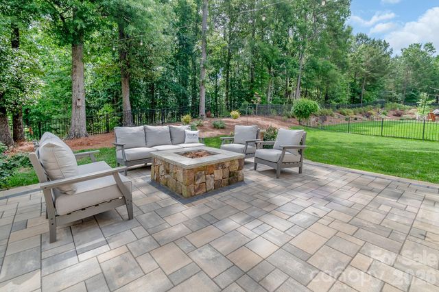 421 Vintage Creek Drive, Weddington, NC 28104