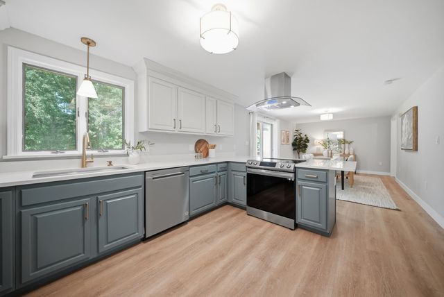 7 Twin Street, Windham, NH 03087