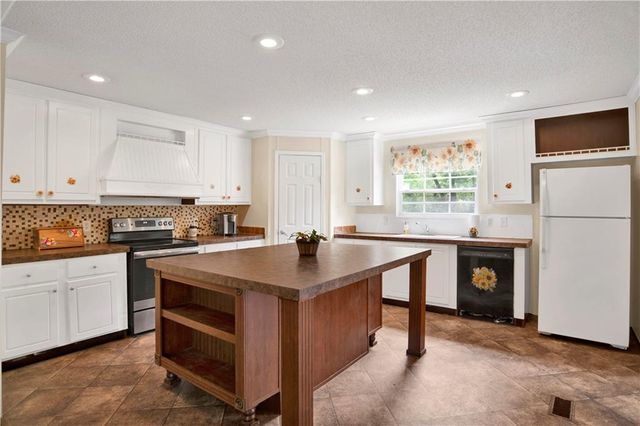 6651 Taylor Avenue, Irvington, AL 36544