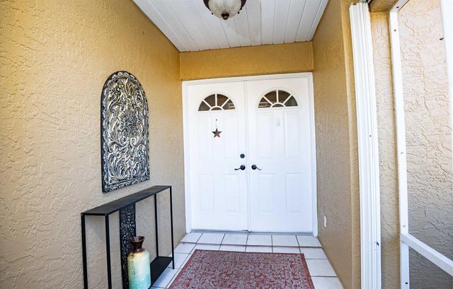 376 NW Sherry Lane, Port St. Lucie, FL 34986