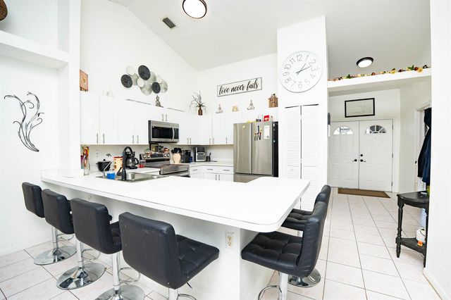 376 NW Sherry Lane, Port St. Lucie, FL 34986