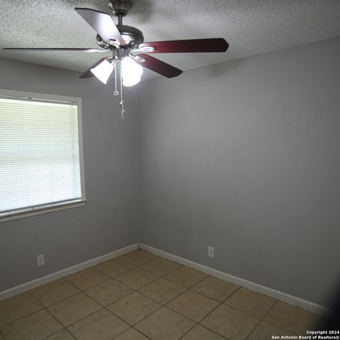 5527 Lochmoor Unit 2, San Antonio, TX 78244