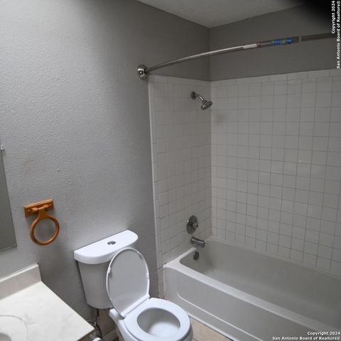 5527 Lochmoor Unit 2, San Antonio, TX 78244