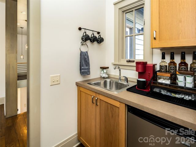 1002 Coves Pheasant Court, Biltmore Lake, NC 28715