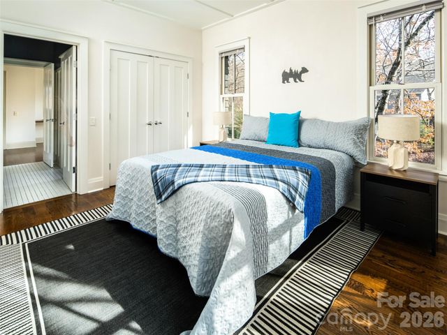 1002 Coves Pheasant Court, Biltmore Lake, NC 28715