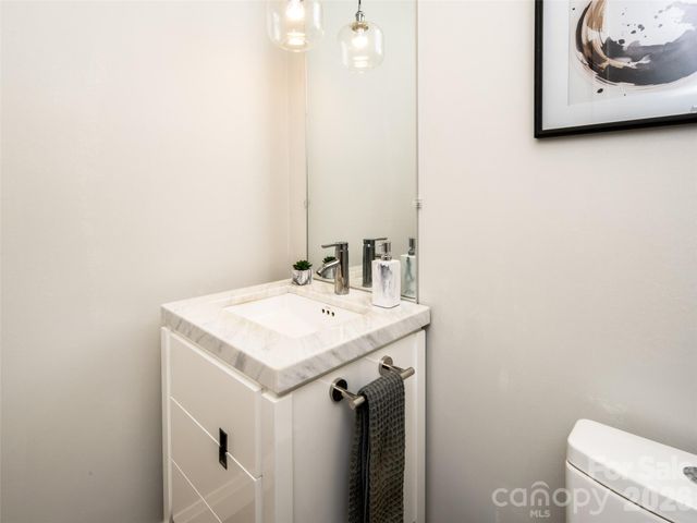 1002 Coves Pheasant Court, Biltmore Lake, NC 28715