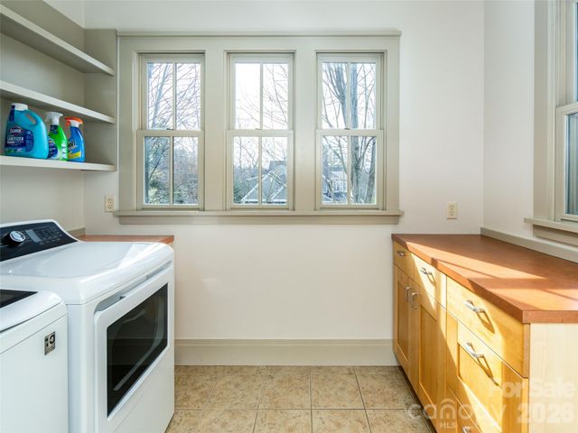 1002 Coves Pheasant Court, Biltmore Lake, NC 28715