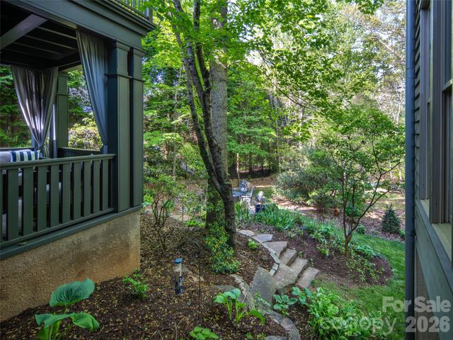 1002 Coves Pheasant Court, Biltmore Lake, NC 28715