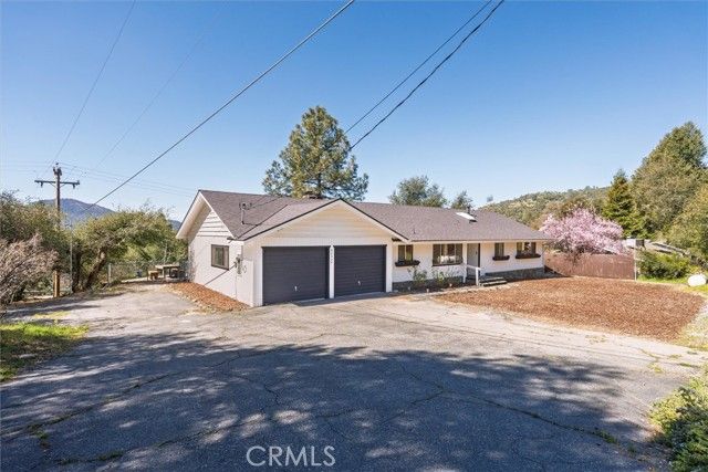 42324 Buckeye Road, Oakhurst, CA 93644