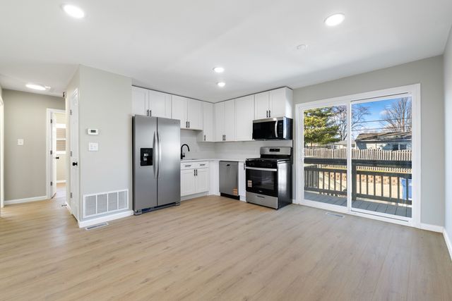 222 Pell Avenue, Romeoville, IL 60446