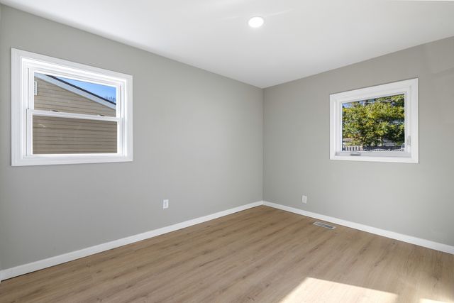 222 Pell Avenue, Romeoville, IL 60446