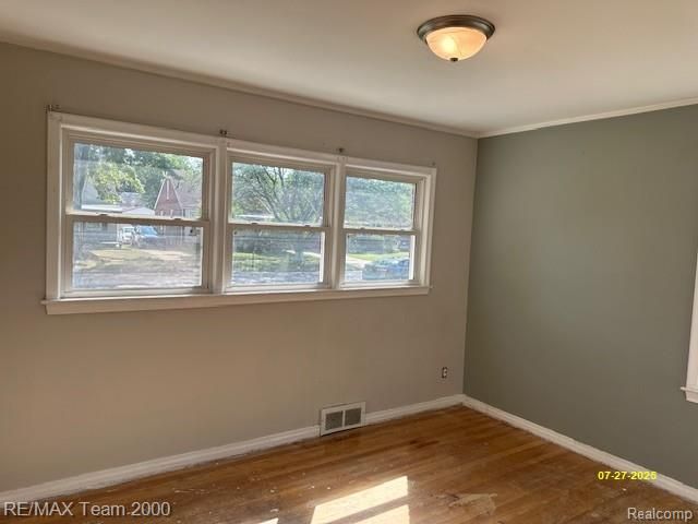 19703 Roscommon Street, Harper Woods, MI 48225