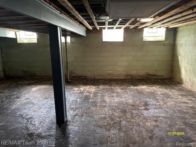 19703 Roscommon Street, Harper Woods, MI 48225