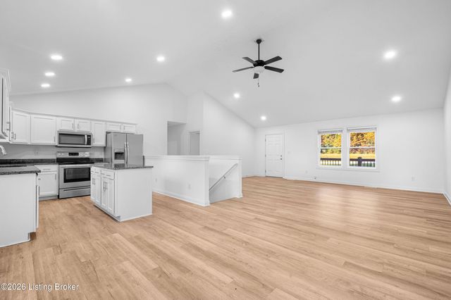 1492 S Logsdon Pkwy, Radcliff, KY 40160