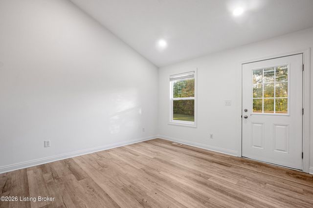 1492 S Logsdon Pkwy, Radcliff, KY 40160